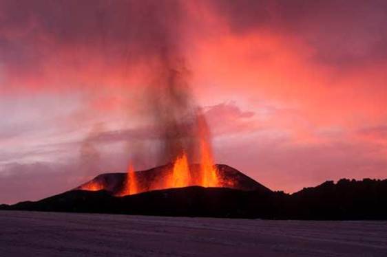 A Espantosa Erupção Vulcânica na Islândia