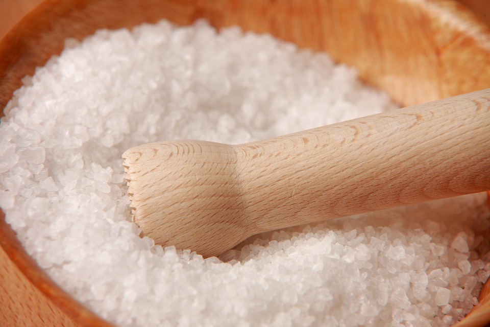 Há microplásticos no sal português, afirma estudo
