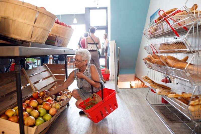 Neste supermercado, cada cliente paga o que pode e combate-se o desperdício e a fome
