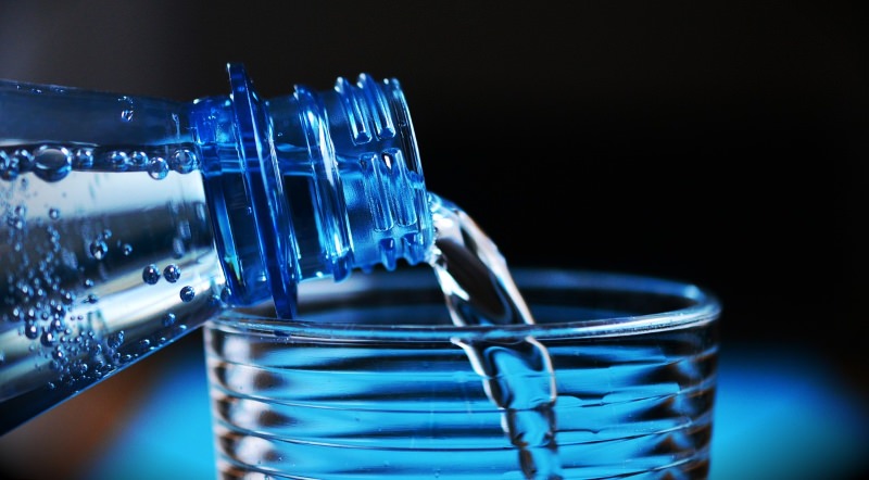 Supermercado espanhol deixa de vender garrafas de água de plástico