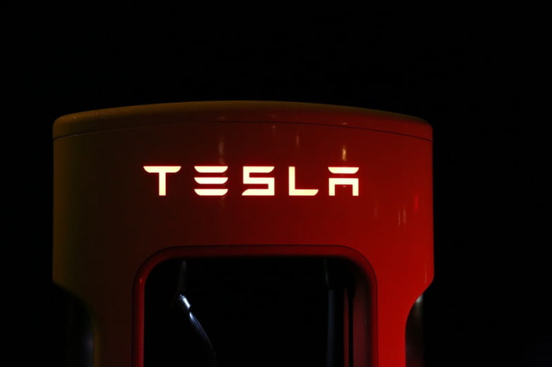 Fábrica da Tesla na Alemanha está parada por usar muita água