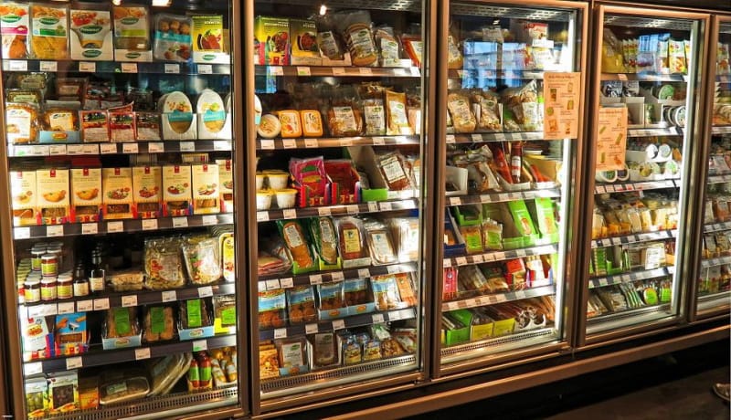 Supermercados do Reino Unido vão retirar prazos de validade de alimentos