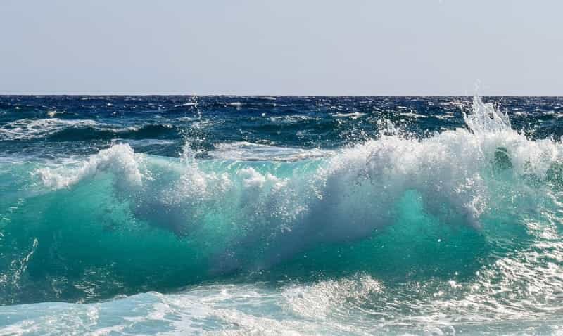Portugal: projeto vai gerar energia das ondas do mar suficiente para 300 casas