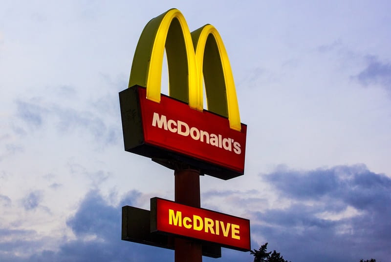 País de Gales: McDonald’s pode pôr matrículas de clientes em embalagens para evitar lixo